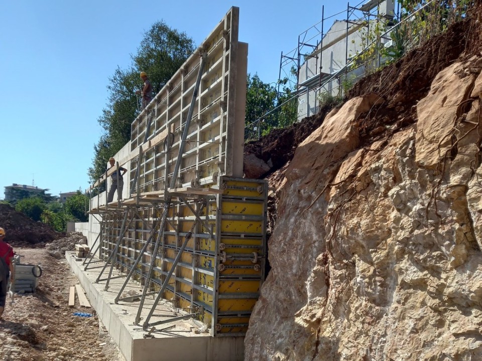 Retaining-Wall-Ealing