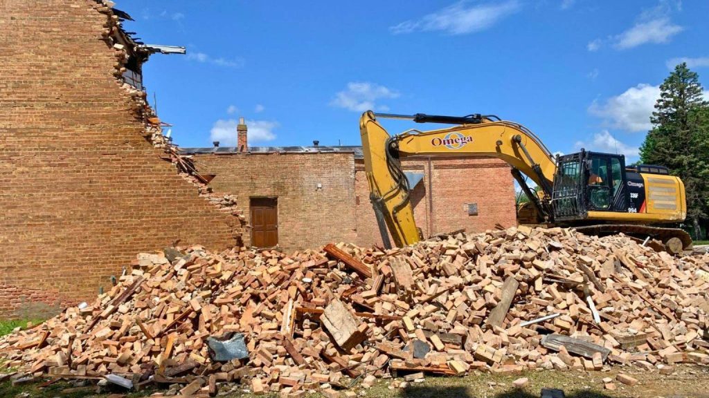 Demolition & Dismantling​